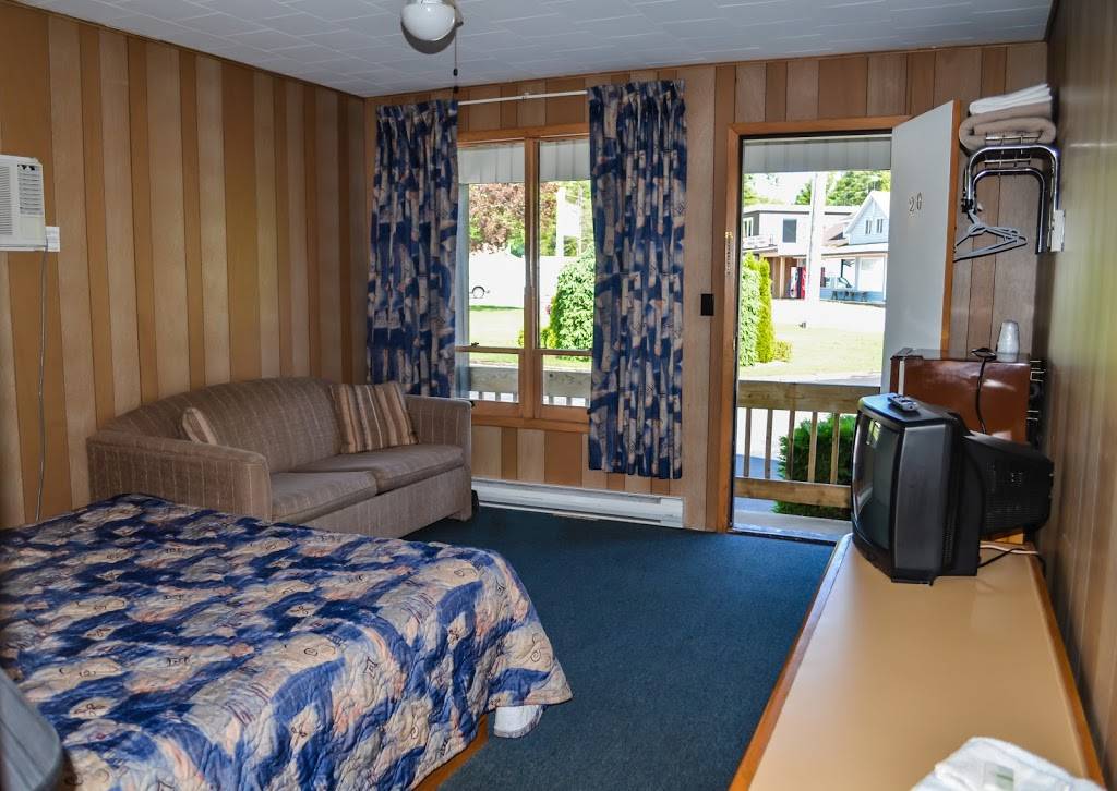 Kit-Wat Marina Motel Restaurant | restaurant | 71 Sauble Falls Rd, Sauble Beach, ON N0H 2G0, Canada | 5194221282 OR +1 519-422-1282