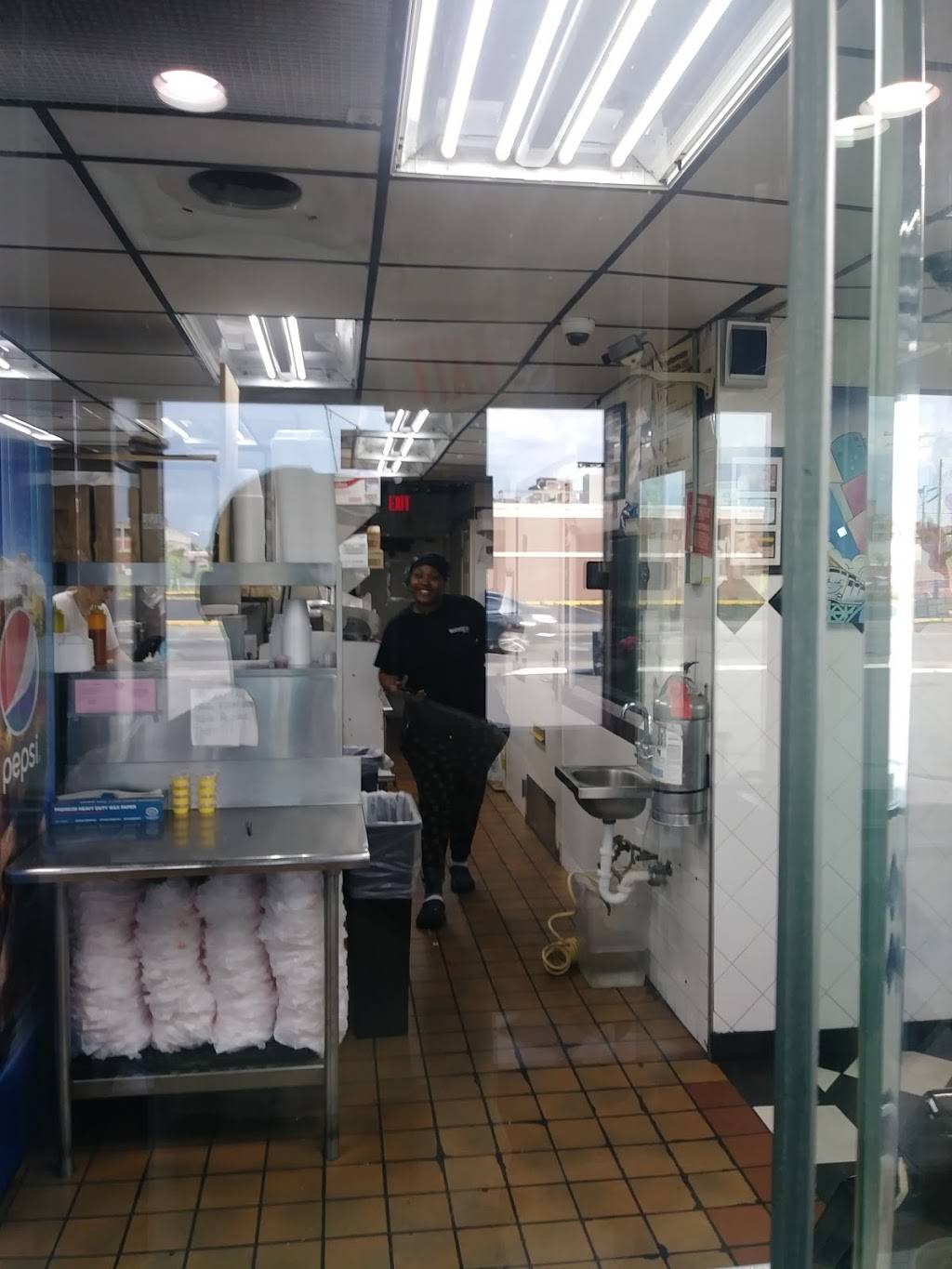 Legends Coney Island | restaurant | 5805 Mt Elliott St, Detroit, MI 48211, USA | 3135714777 OR +1 313-571-4777