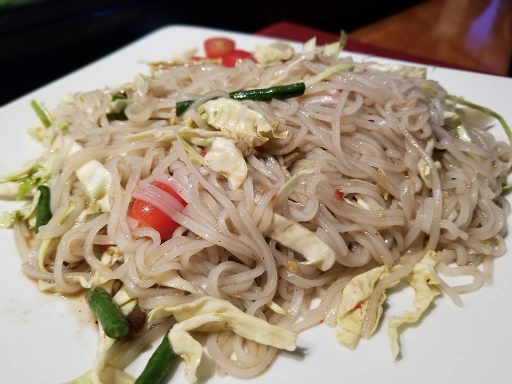 Yolo Sushi Bar & Karaoke | night club | 4907 E Kings Canyon Rd, Fresno, CA 93727, USA | 5593745190 OR +1 559-374-5190