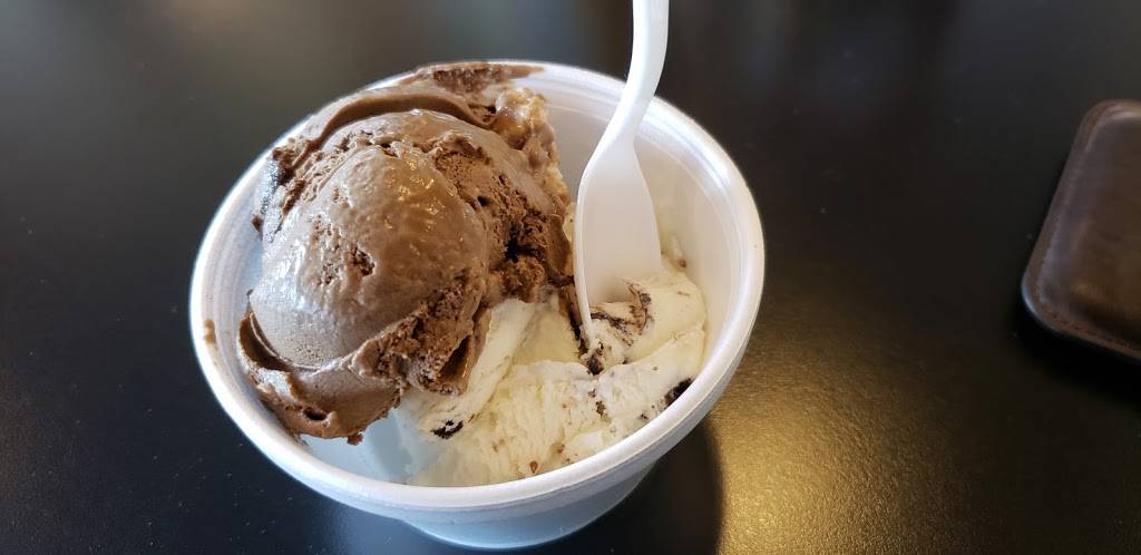 The Spotted Cow | restaurant | 718 W Glen Ave, Peoria, IL 61614, USA | 3096911910 OR +1 309-691-1910