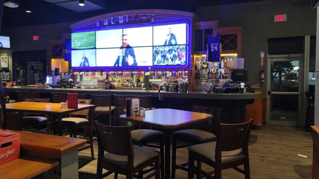 Boston Pizza | restaurant | 180 Rimrock Rd, Toronto, ON M3J 3A6, Canada | 4166366275 OR +1 416-636-6275