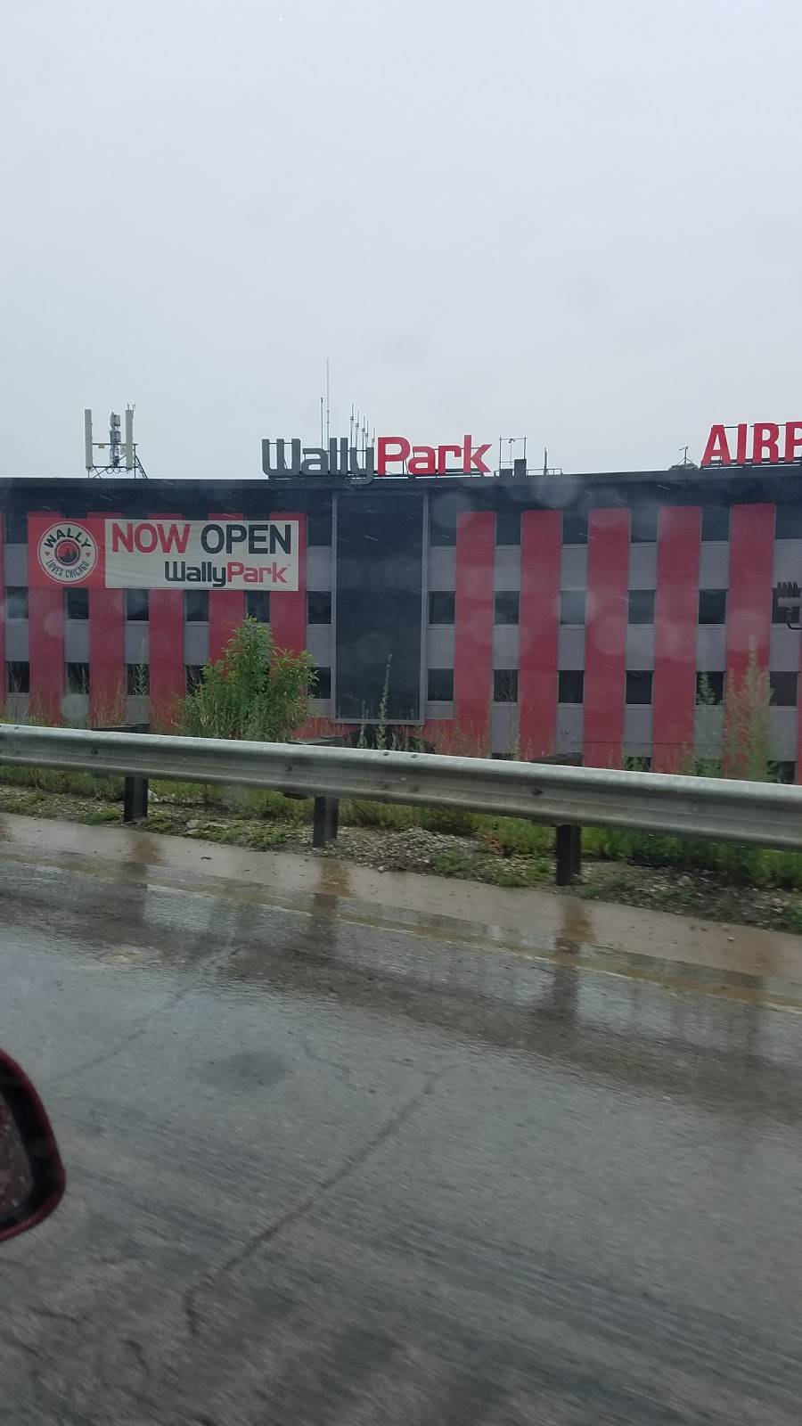 Wallypark Ohare | restaurant | 9950 Lawrence Ave, Schiller Park, IL 60176, USA | 8477374359 OR +1 847-737-4359