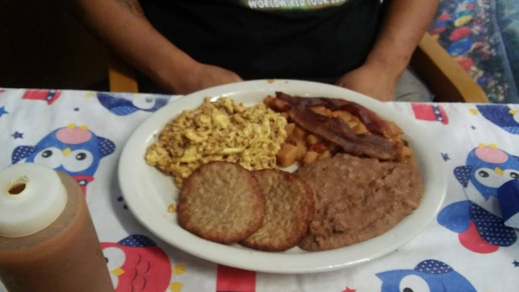 Aurelias Kitchen | restaurant | 2636 County Rd 128, Floresville, TX 78114, USA | 8303939394 OR +1 830-393-9394