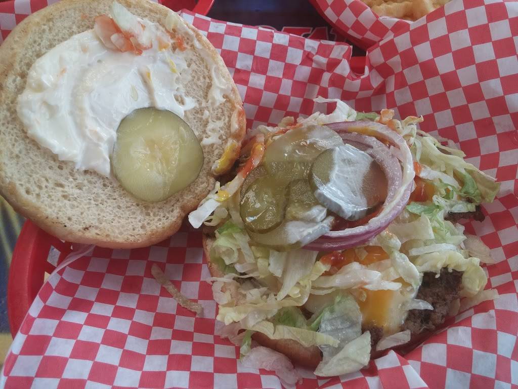 Joe Mamas | restaurant | 63 Wisteria Pl, Millbrook, AL 36054, USA | 3342851881 OR +1 334-285-1881