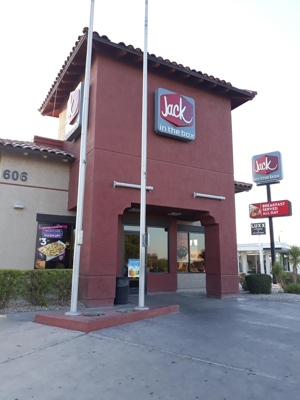 Jack in the Box | restaurant | 606 Main St, San Luis, AZ 85349, USA | 9286272276 OR +1 928-627-2276