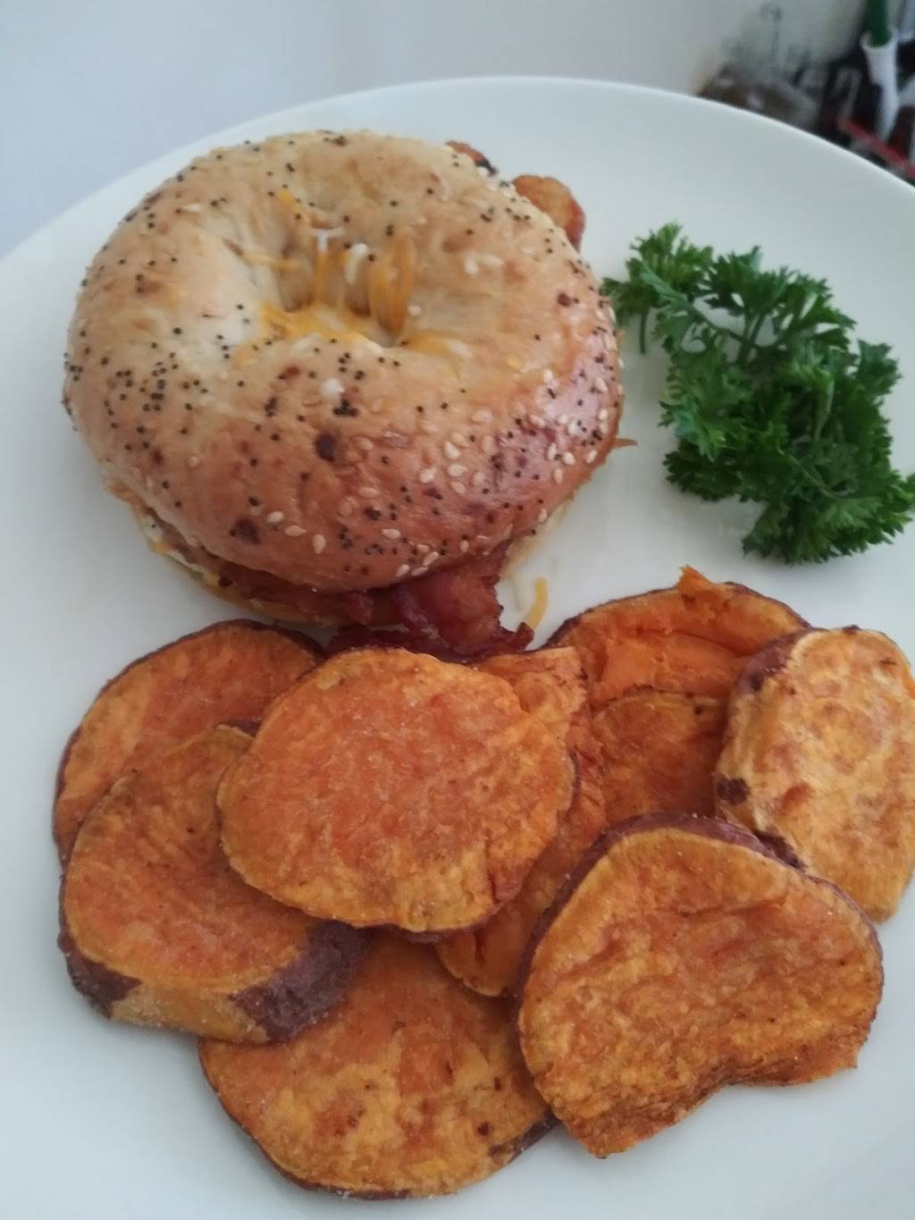 Layahs Place American Cuisine | restaurant | 1020 Goddard Rd, Lincoln Park, MI 48146, USA | 3137572817 OR +1 313-757-2817