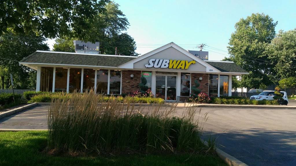 Subway Restaurants | restaurant | west, 404 W Roosevelt Rd, Lombard, IL 60148, USA | 6304957827 OR +1 630-495-7827