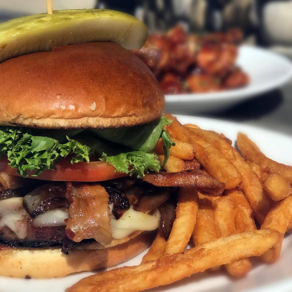 CranBrew & Eatery | restaurant | 701 Yogi Cir, Warrens, WI 54666, USA | 6083782500 OR +1 608-378-2500