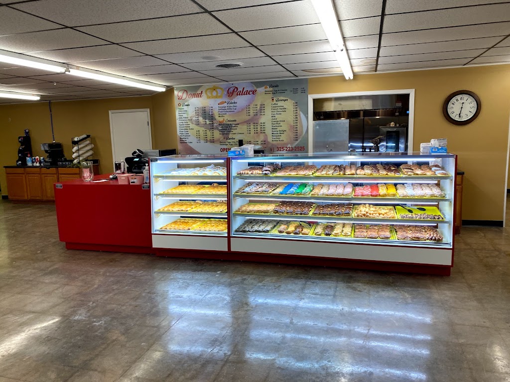 Donut palace | restaurant | 6005 Knickerbocker Rd, San Angelo, TX 76904, USA | 3252232525 OR +1 325-223-2525