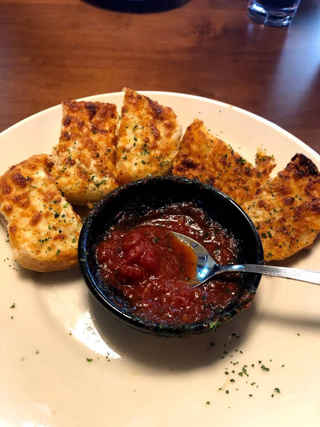 The Old Spaghetti Factory | meal takeaway | 1421 Waterfront Pkwy, Wichita, KS 67206, USA | 3166334365 OR +1 316-633-4365