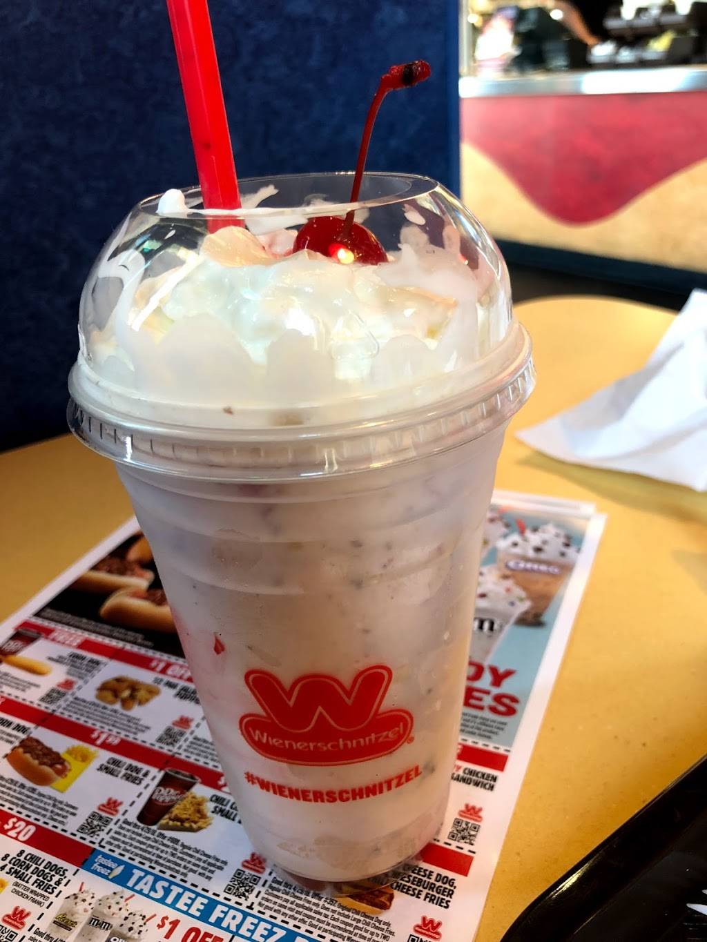 Wienerschnitzel | restaurant | 1400 E Noble Ave, Visalia, CA 93292, USA | 5597472523 OR +1 559-747-2523