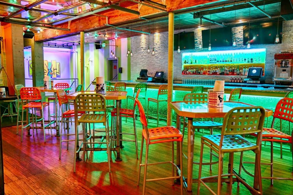 SideYard | restaurant | 3204 Seawall Blvd Suite D, Galveston, TX 77550, USA | 4096215237 OR +1 409-621-5237