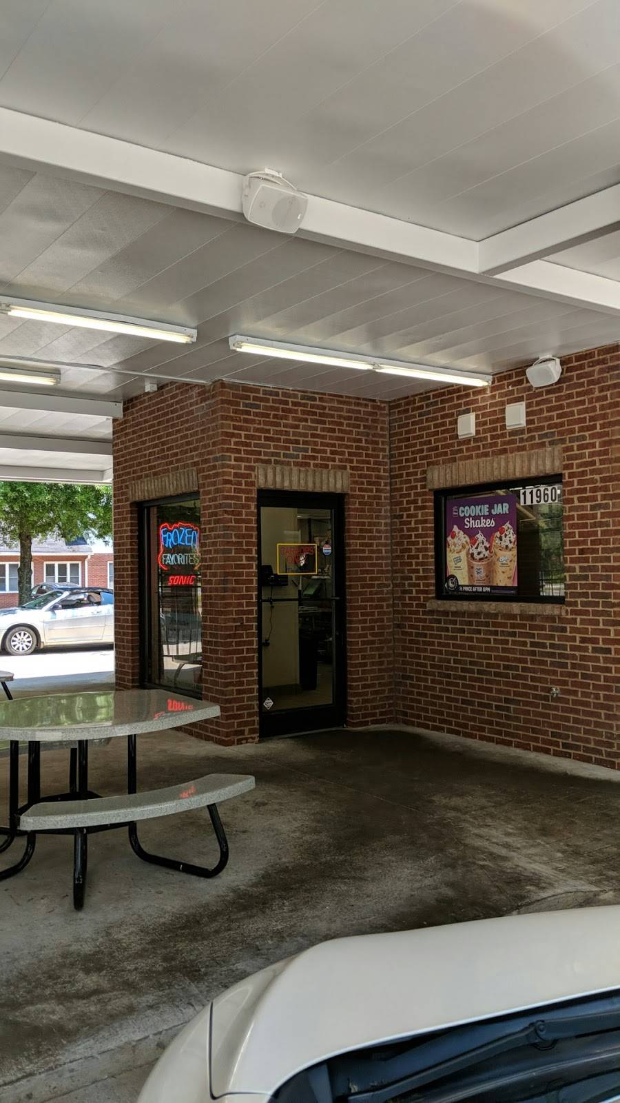 Sonic Drive-In | restaurant | 11960 GA-92, Woodstock, GA 30188, USA | 7706939015 OR +1 770-693-9015