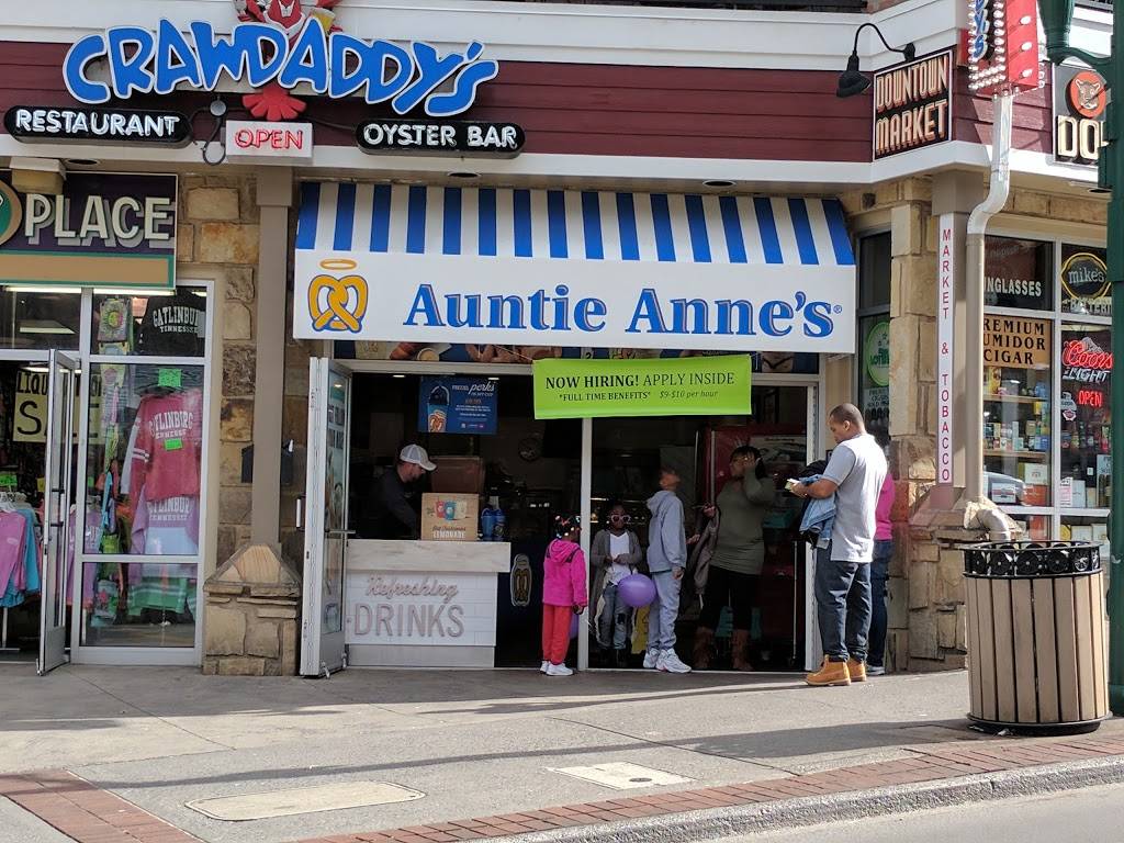 Auntie Annes | restaurant | 762 Parkway, Gatlinburg, TN 37738, USA | 8653256055 OR +1 865-325-6055