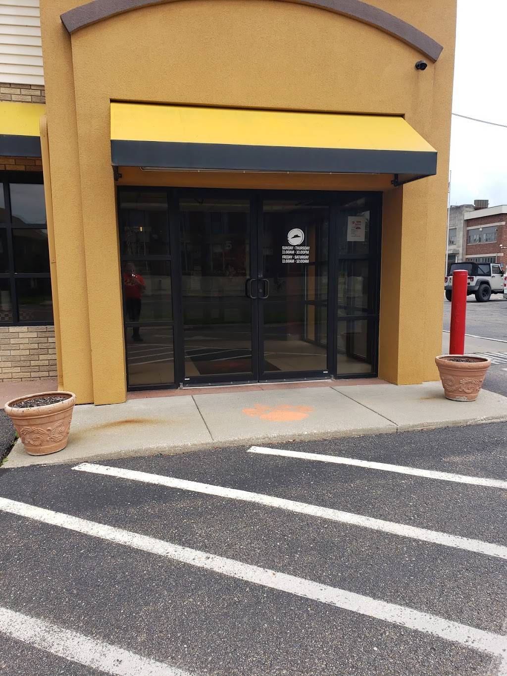 Pizza Hut | restaurant | 115 W Broad St, Newton Falls, OH 44444, USA | 3308729110 OR +1 330-872-9110