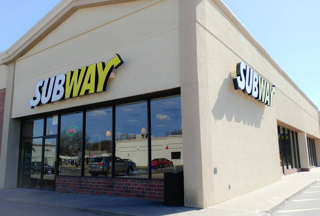 Subway | meal takeaway | 1601 W 23rd St Suite 205, Lawrence, KS 66046, USA | 7858424782 OR +1 785-842-4782