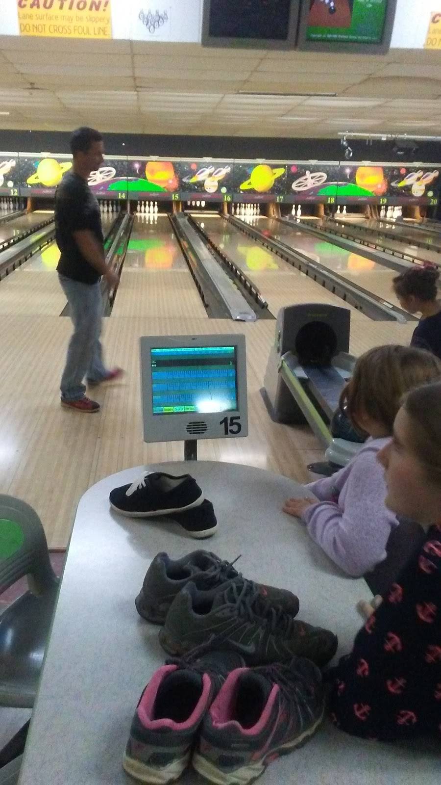 Tullahoma Bowling Lanes | restaurant | 900 S Anderson St, Tullahoma, TN 37388, USA | 9314551947 OR +1 931-455-1947