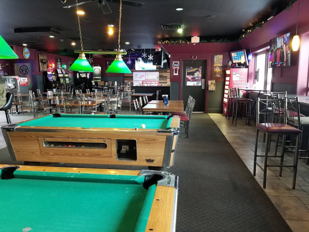 Daizy Dukes sports bar and grill | restaurant | 5153 Fenton Rd, Flint, MI 48507, USA | 8102859108 OR +1 810-285-9108