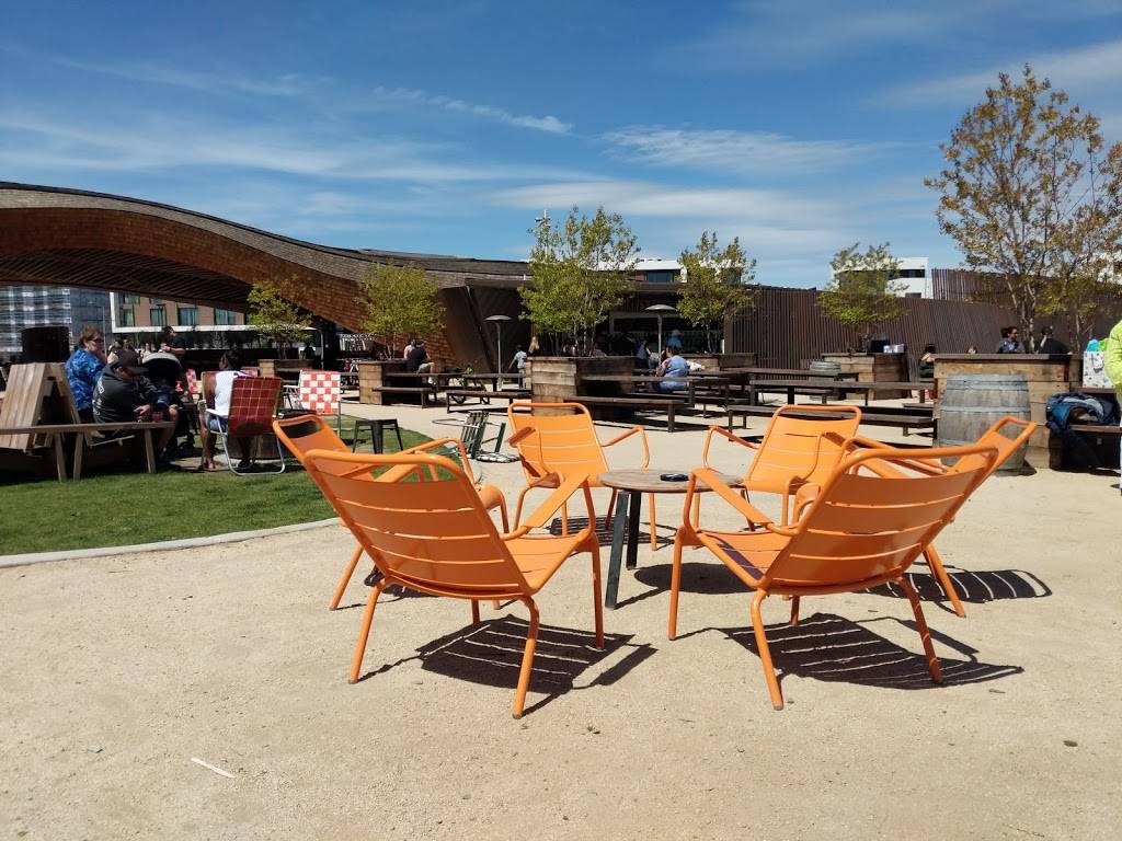 Drakes: The Barn | restaurant | 985 Riverfront St, West Sacramento, CA 95691, USA | 5104230971 OR +1 510-423-0971