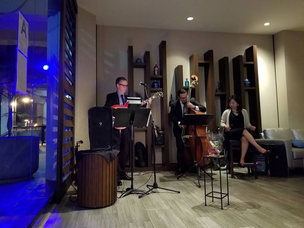 Blu Restaurant & Lounge at Crowne Plaza Los Angeles | restaurant | 601 S Palos Verdes St, San Pedro, CA 90731, USA | 3105218080 OR +1 310-521-8080