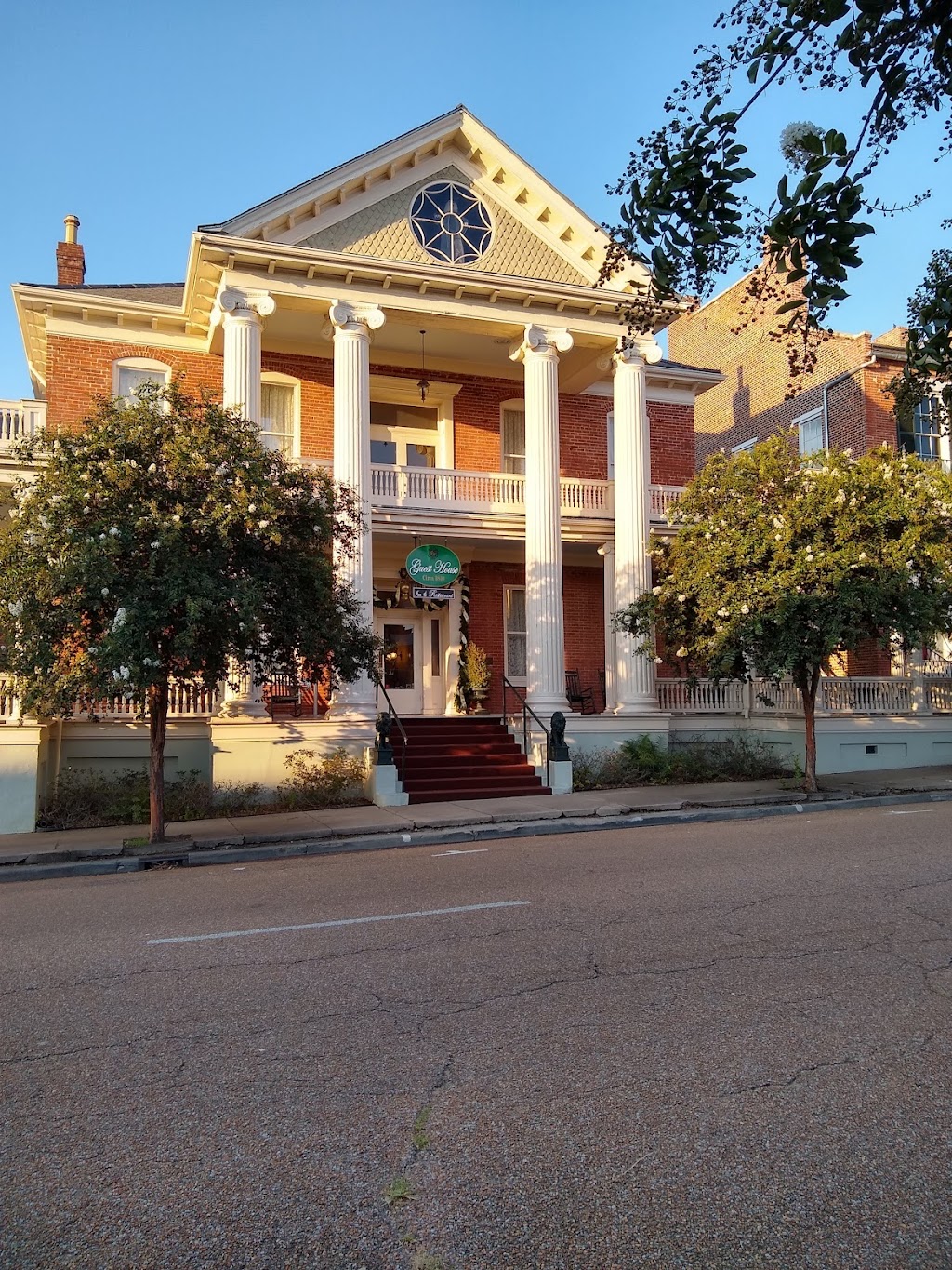 The Guest House Restaurant | restaurant | 201 N Pearl St, Natchez, MS 39120, USA | 6014428848 OR +1 601-442-8848