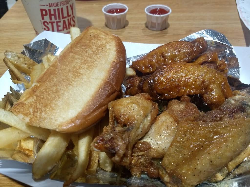 Charleys Philly Steaks & Wings | restaurant | 2615 James L Redman Pkwy, Plant City, FL 33566, USA | 8136528123 OR +1 813-652-8123