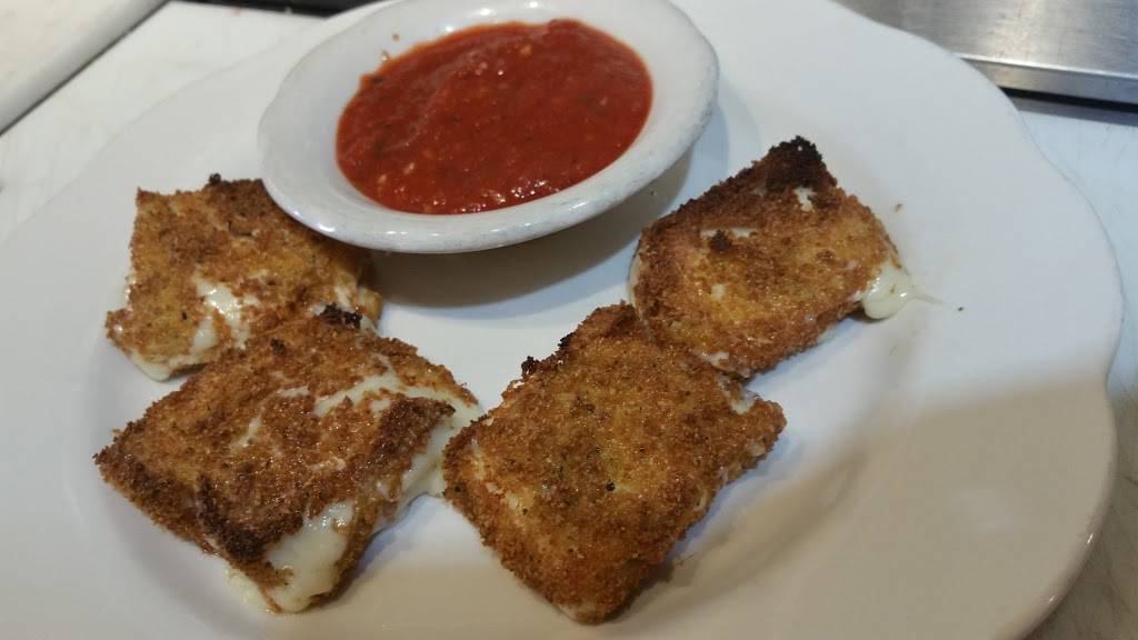 Dianes Villa Nova | restaurant | 5 Brimfield Rd, Holland, MA 01521, USA | 4132459090 OR +1 413-245-9090