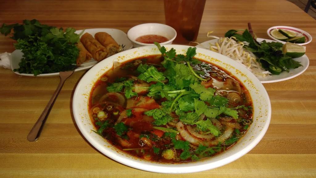 Pho Le | restaurant | 5015 Antoine Dr, Houston, TX 77092, USA | 7139564970 OR +1 713-956-4970