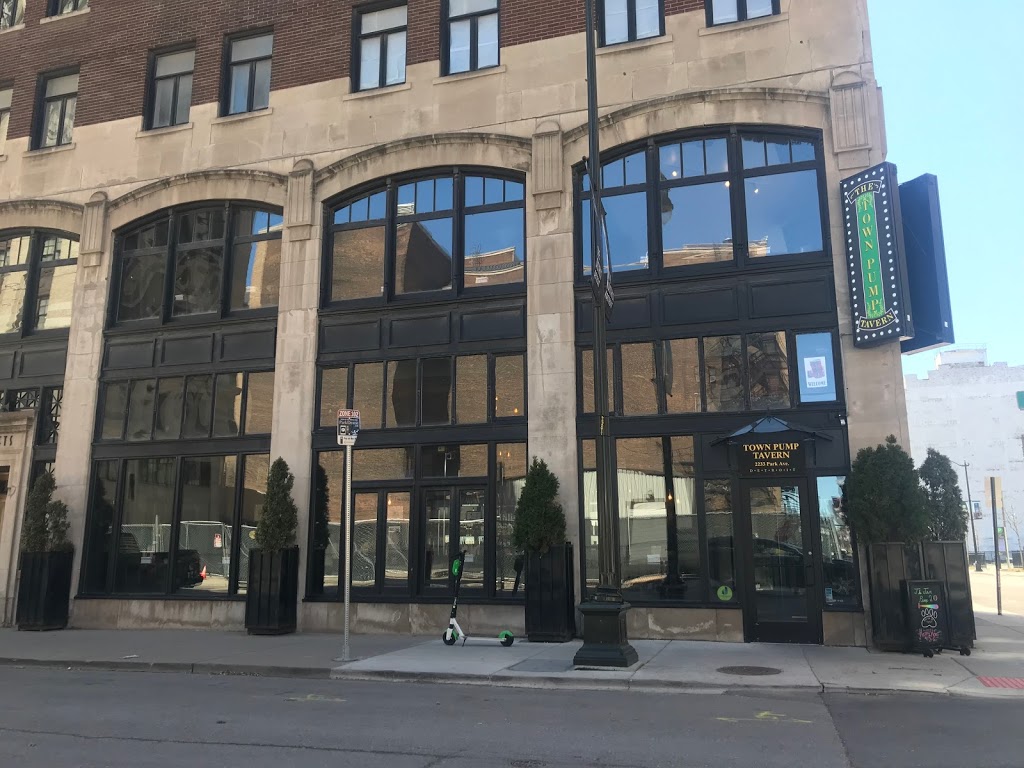 Town Pump Tavern | restaurant | 2233 Park Ave, Detroit, MI 48201, USA | 3134636118 OR +1 313-463-6118