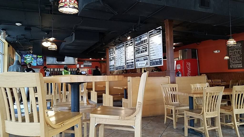 Picklemans Gourmet Cafe UMKC Campus | meal delivery | 5050 Oak St, Kansas City, MO 64112, USA | 8169313100 OR +1 816-931-3100