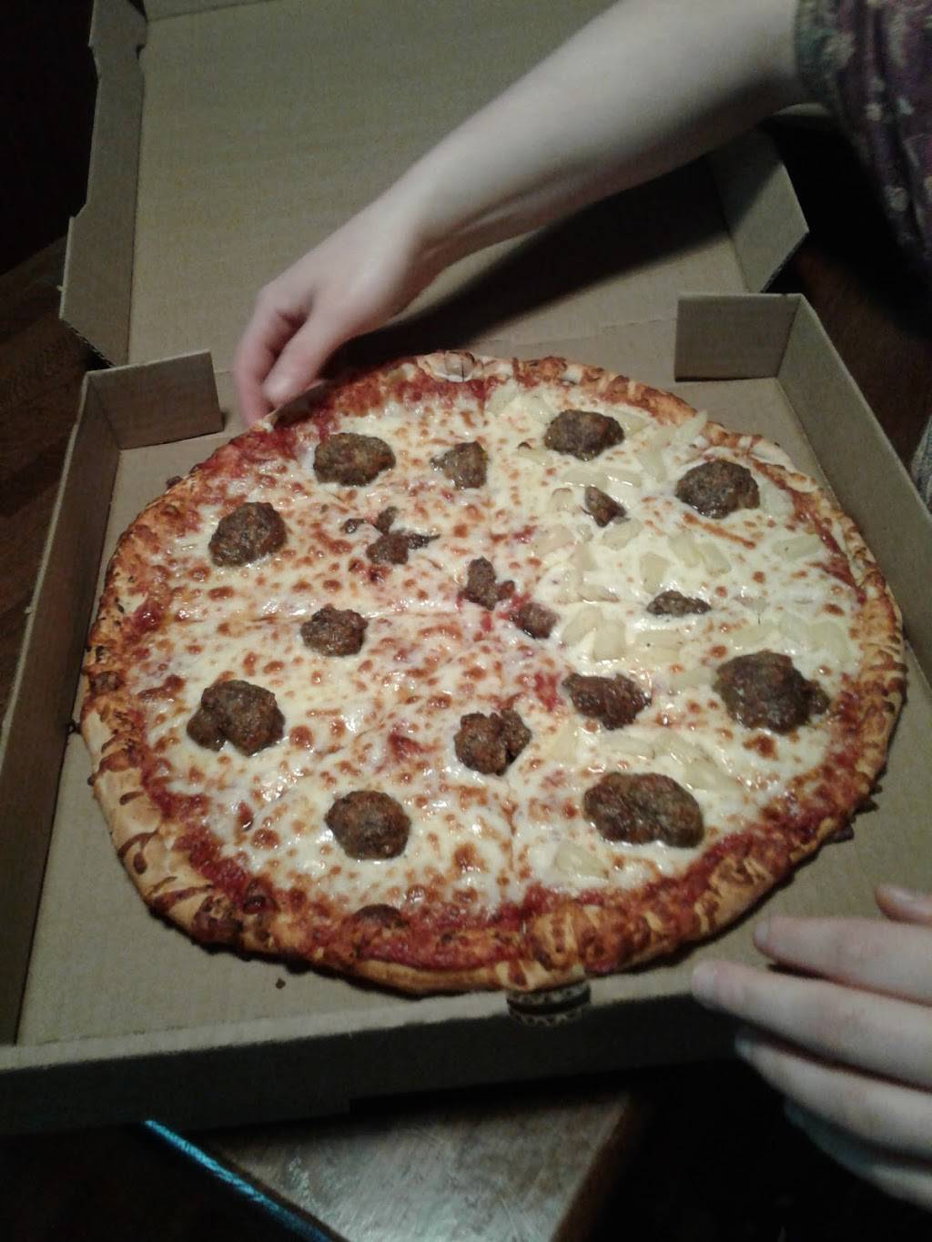 Ottawa Tavern Inc | restaurant | 1817 Adams St, Toledo, OH 43604, USA | 4197255483 OR +1 419-725-5483