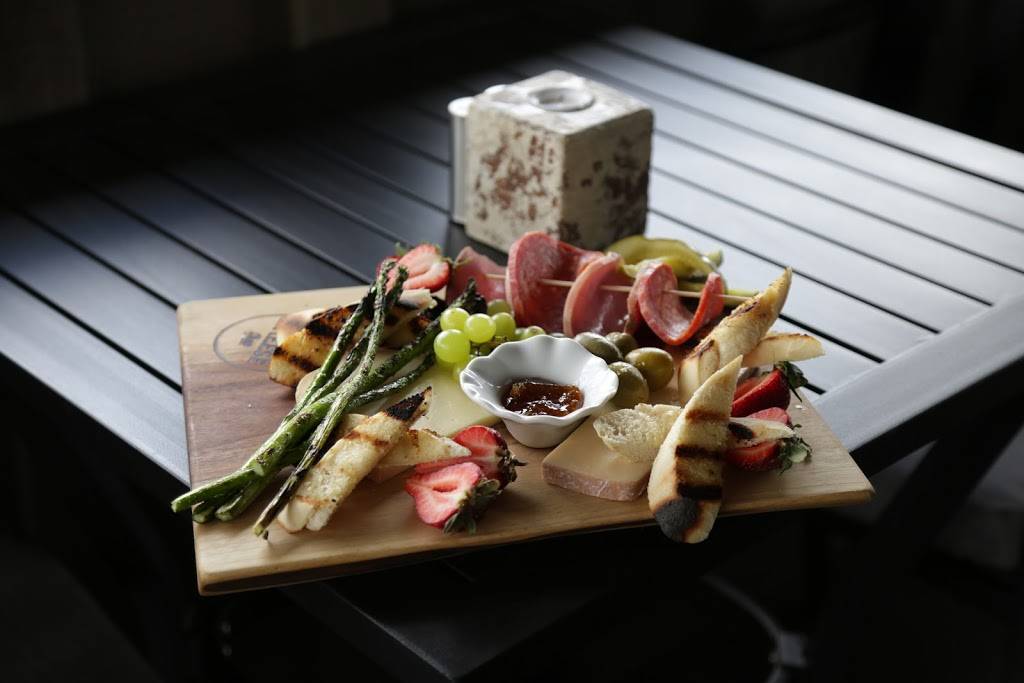 Twoeleven Main | restaurant | 211 Main St, Port Dover, ON N0A 1N0, Canada | 5195833251 OR +1 519-583-3251