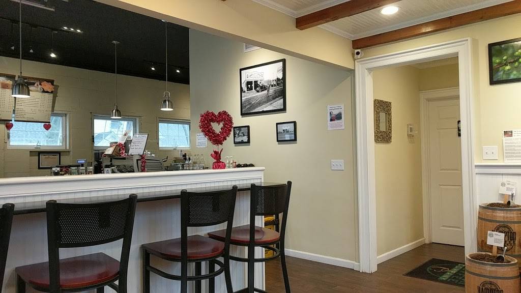 Hampton Coffee Company | bakery | 272 Main Rd, Aquebogue, NY 11931, USA | 6317792862 OR +1 631-779-2862