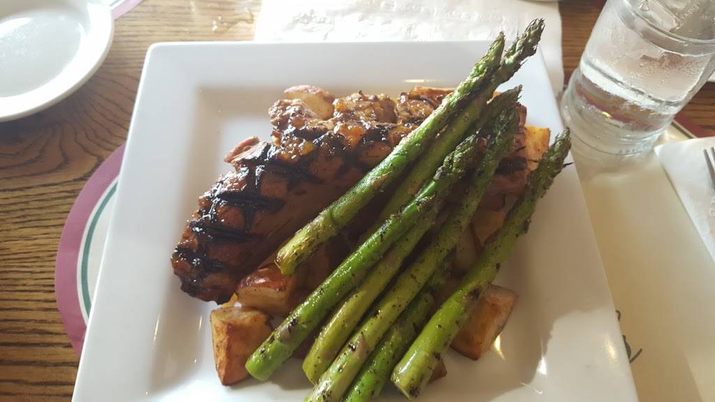 Twin Oaks Restaurant | restaurant | 100 Sabra St, Cranston, RI 02910, USA | 4017819693 OR +1 401-781-9693