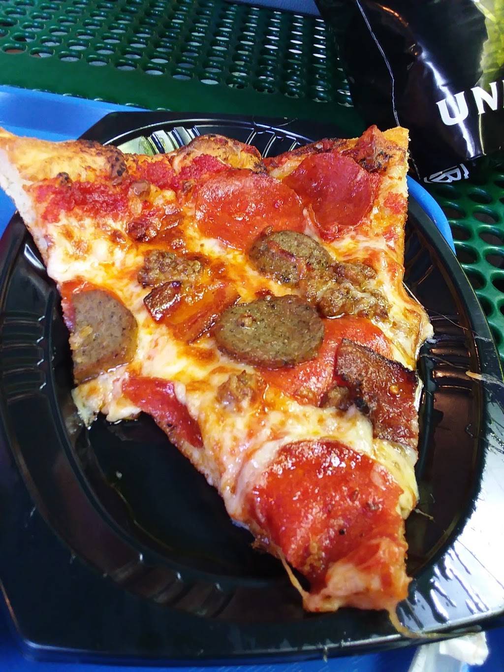 Luigis Pizza | restaurant | 100 Universal City Plaza, Universal City, CA 91608, USA | 8008648377 OR +1 800-864-8377