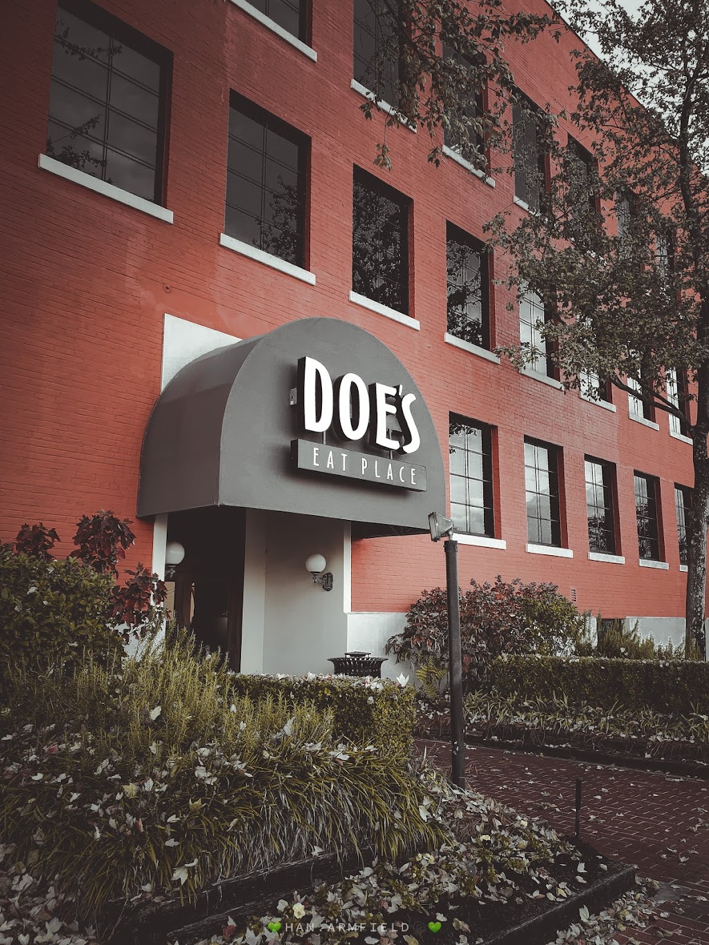 Does Eat Place Of Monroe | restaurant | 300 Washington St, Monroe, LA 71201, USA | 3187377169 OR +1 318-737-7169