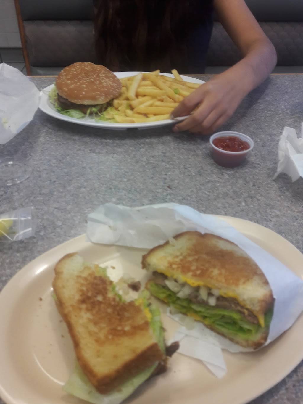 Nogales Burgers 2 | restaurant | 11613 Cherry Ave, Fontana, CA 92337, USA | 9094292545 OR +1 909-429-2545