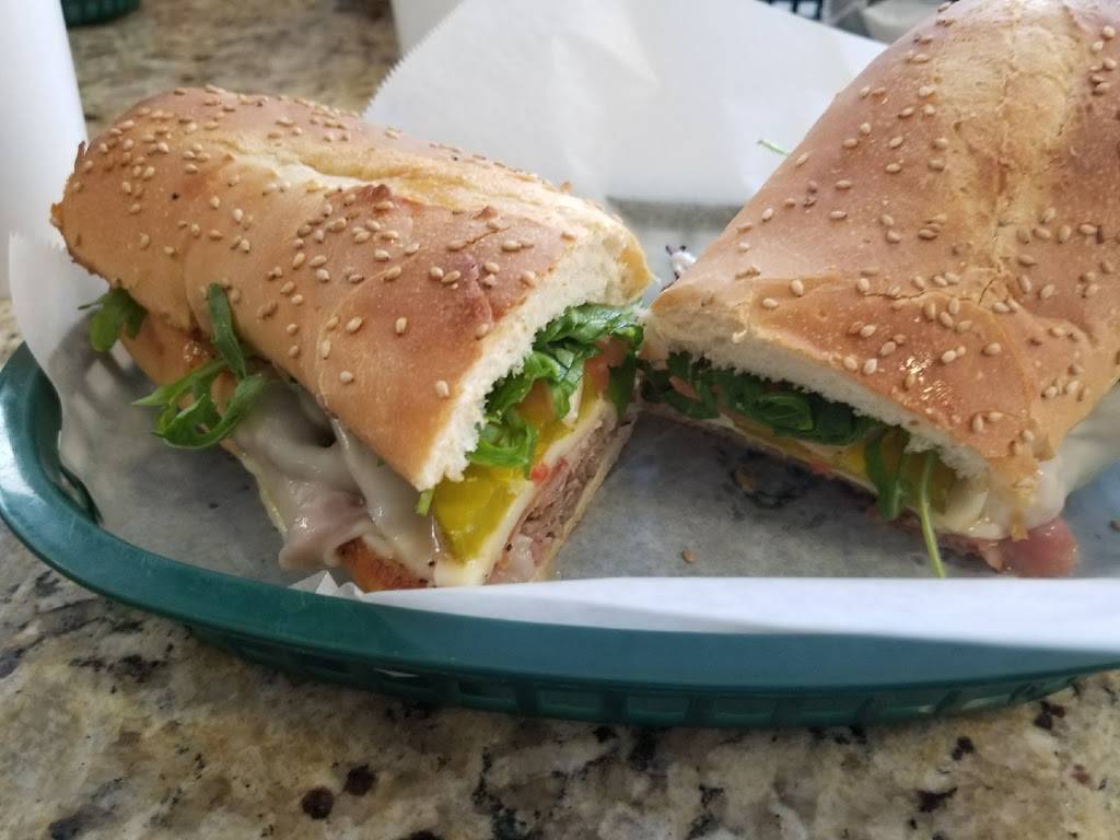 Ninth Street Deli @ Howards | restaurant | 2732 S 13th St, St. Louis, MO 63118, USA | 3146643354 OR +1 314-664-3354