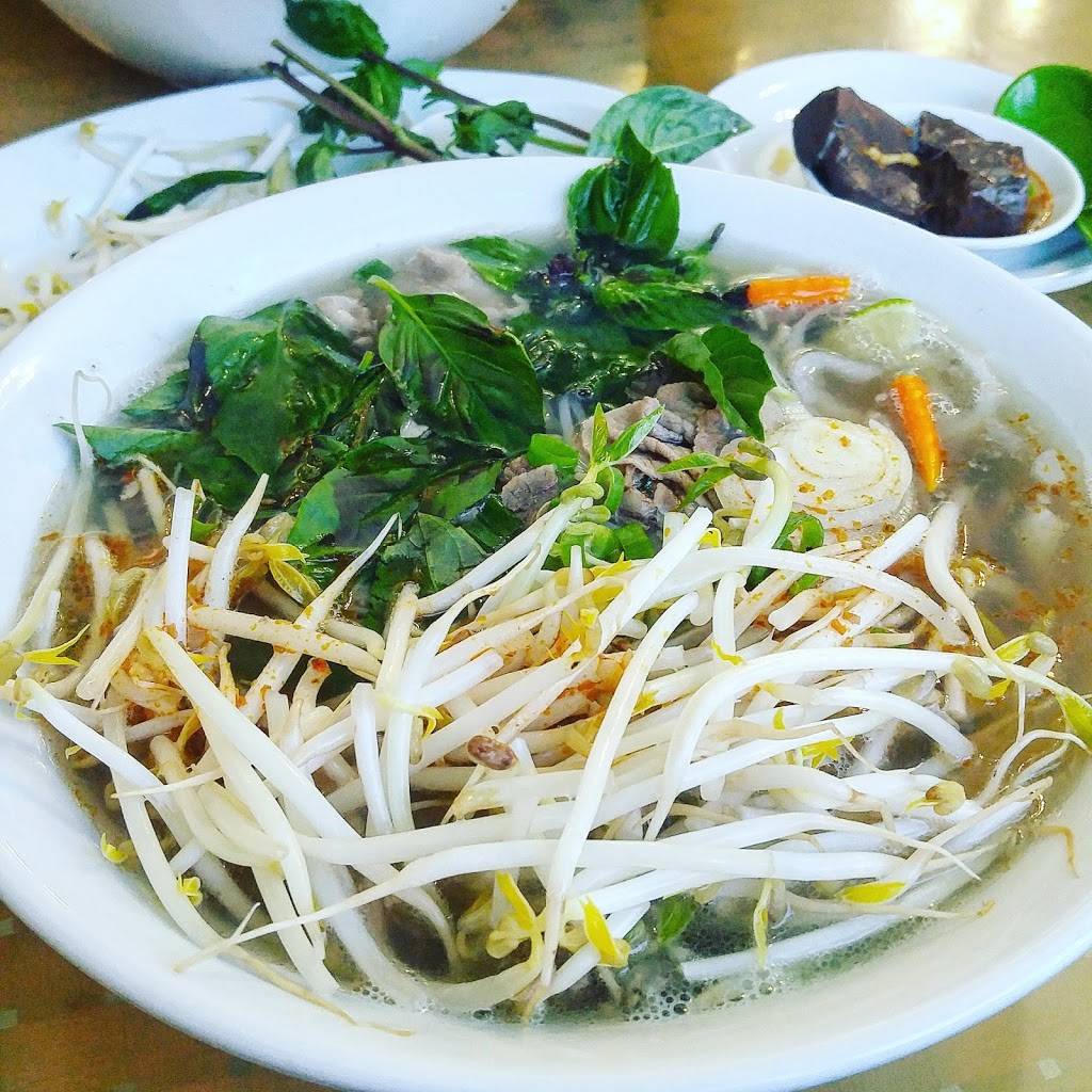 Paris Pho | restaurant | 1717 Rue Poirier, Saint-Laurent, QC H4L 1J4, Canada | 5147474493 OR +1 514-747-4493