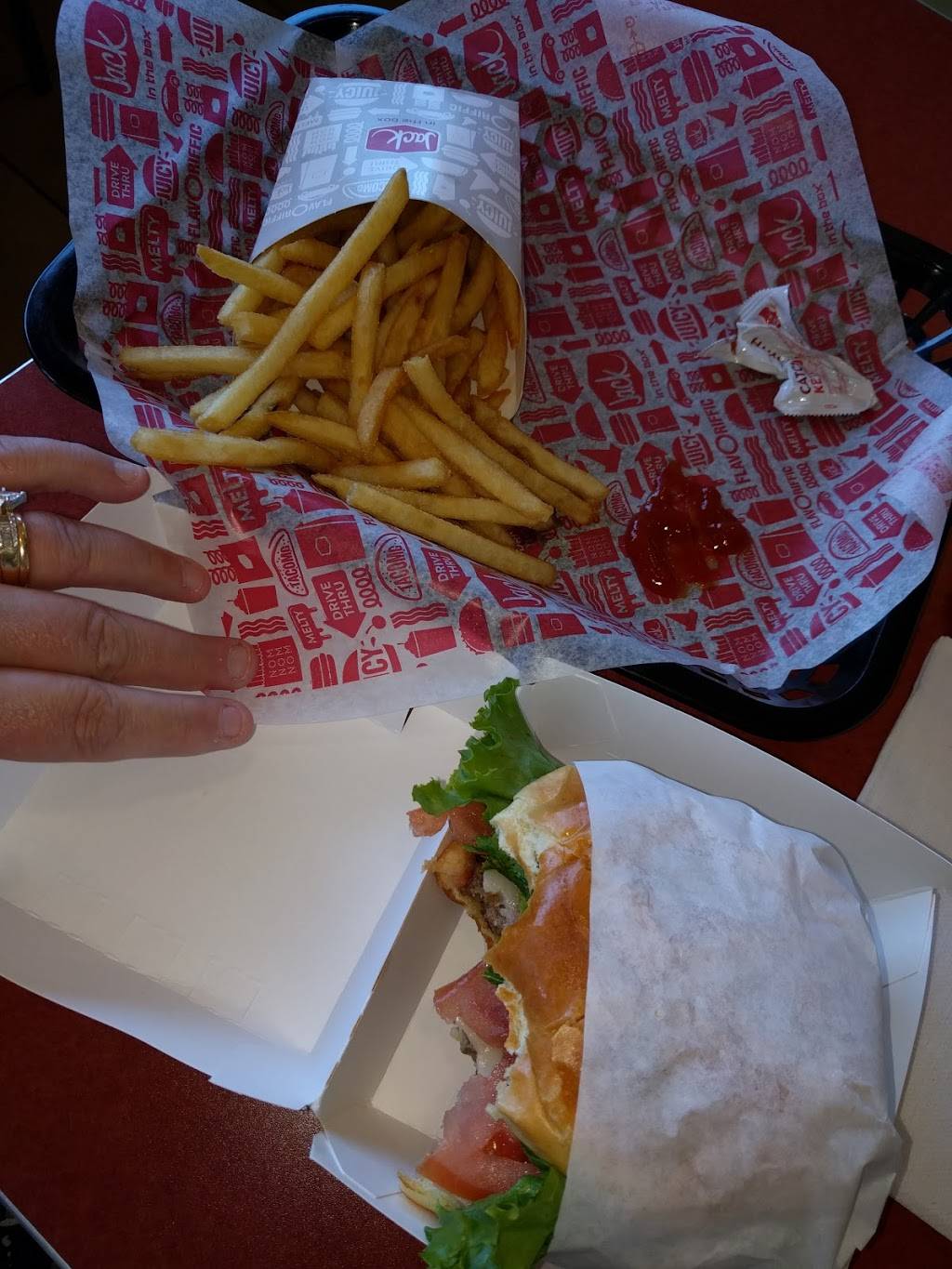 Jack in the Box | restaurant | 827 Ave D, Snohomish, WA 98290, USA | 3605686644 OR +1 360-568-6644