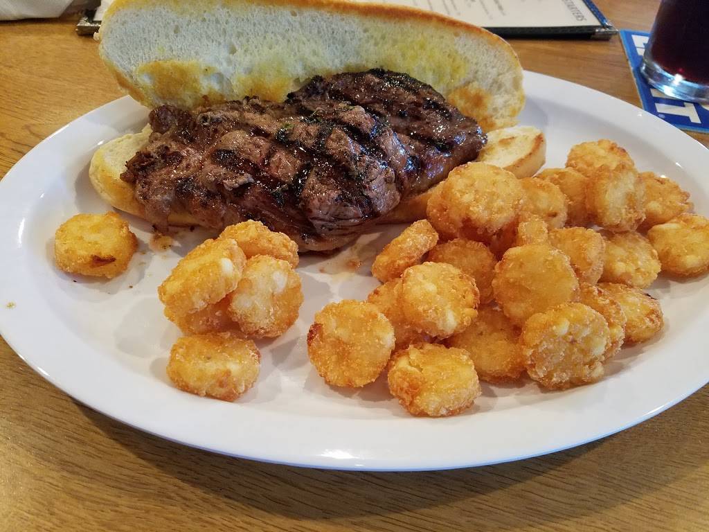 Tiger Toms Pub | restaurant | 7103 Military Ave, Omaha, NE 68104, USA | 4025728400 OR +1 402-572-8400