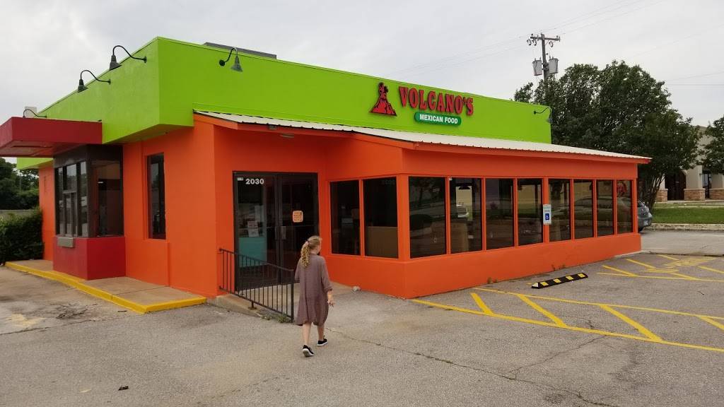 Volcanos Mexican Food | restaurant | 2030 W Lindsey St, Norman, OK 73069, USA | 4052172911 OR +1 405-217-2911