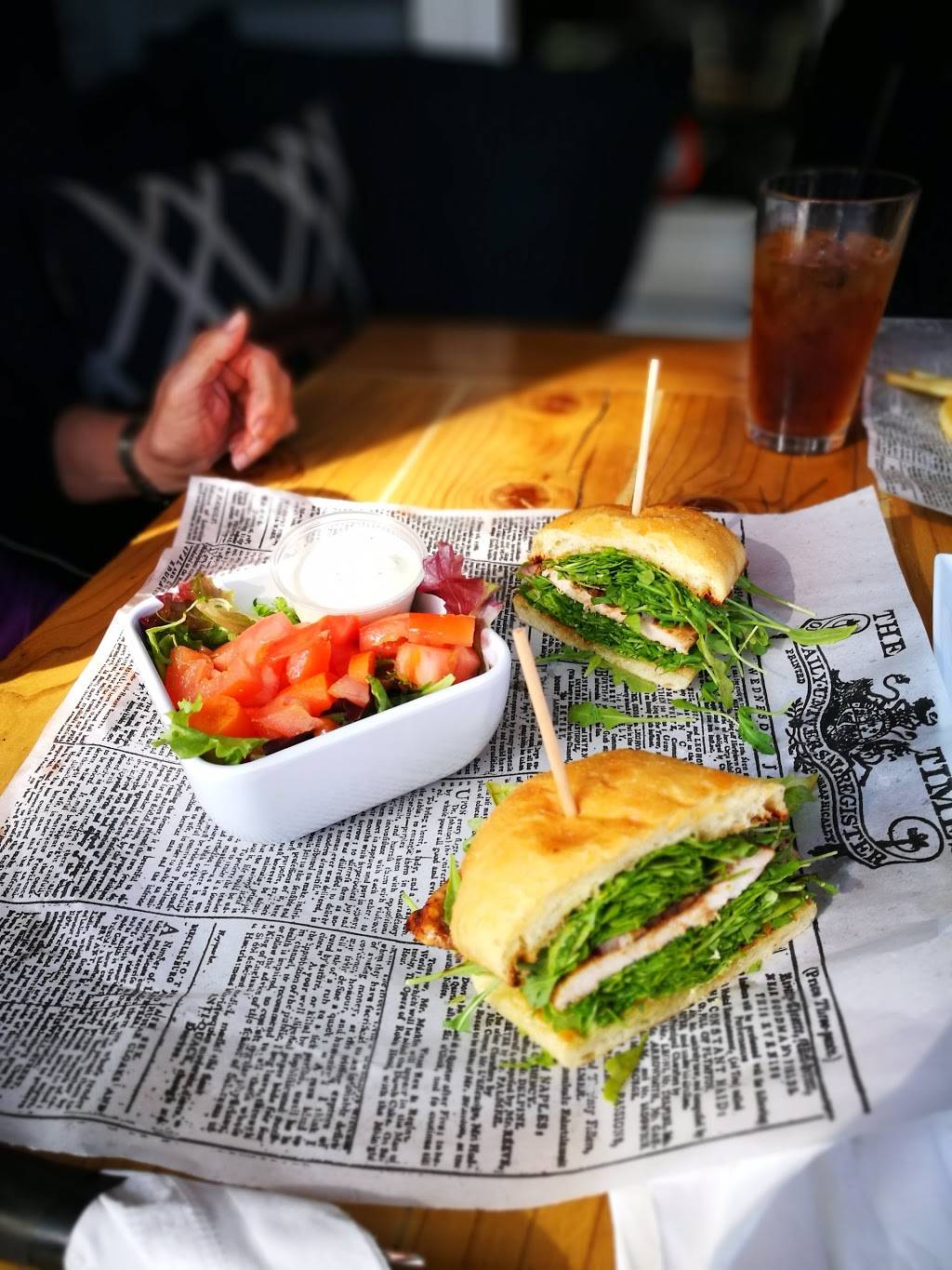 Lucky Fools Pub | restaurant | 75 E High St, Moorpark, CA 93021, USA | 8055321500 OR +1 805-532-1500