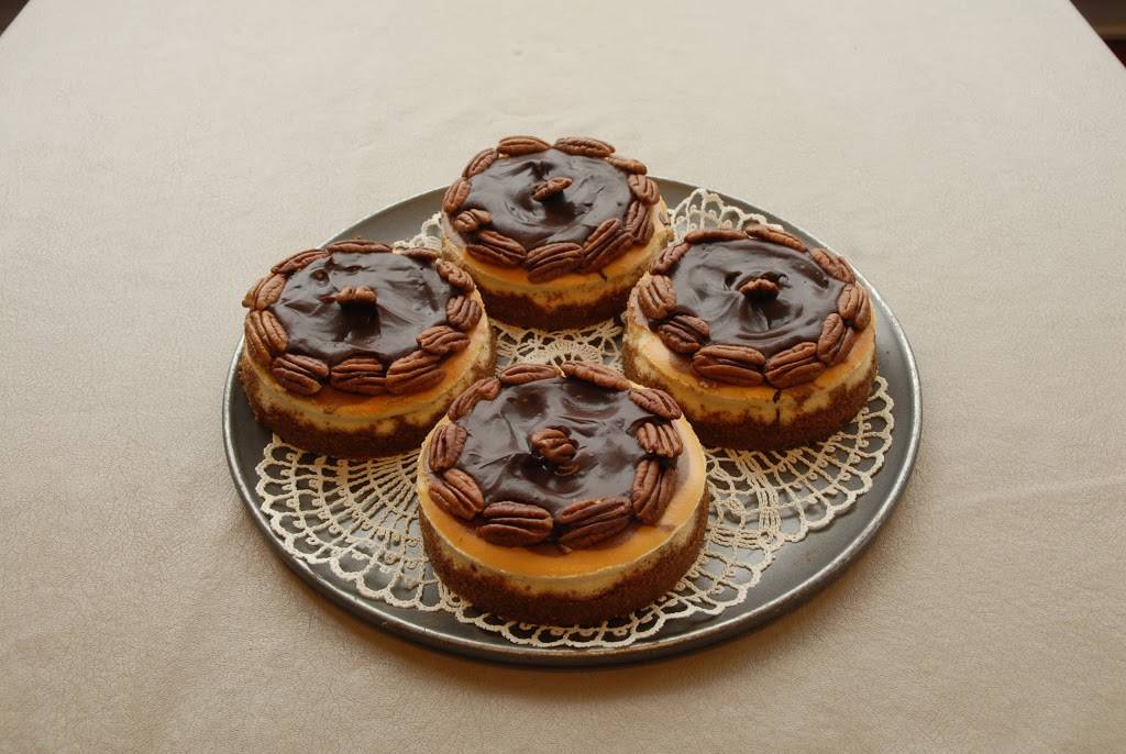 Lolas Bakery & Restaurant | bakery | 306 S 3rd Ave, Sturgeon Bay, WI 54235, USA | 9204735055 OR +1 920-473-5055