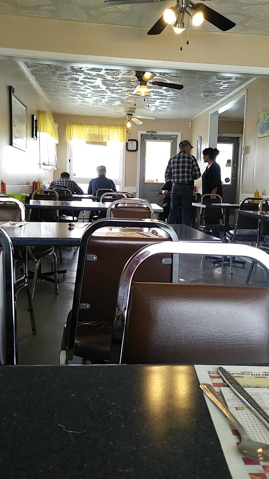 Casse Croute Chez Mom Patate | restaurant | 280 Rue Principale, Plaisance, QC J0V 1S0, Canada | 8194276562 OR +1 819-427-6562