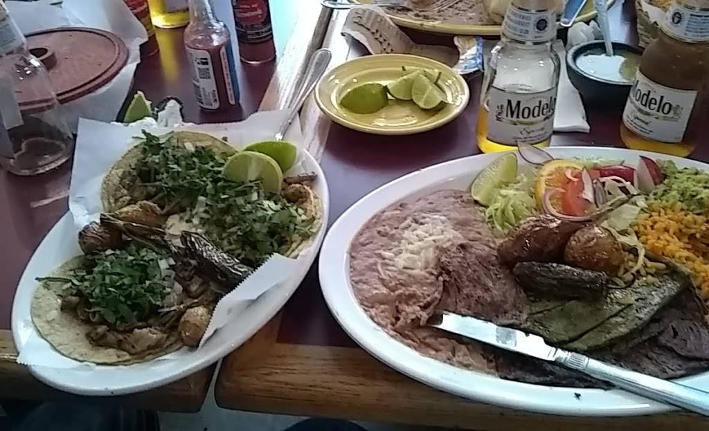 El Pulpo Loco Restaurant | restaurant | 6619 N Clark St, Chicago, IL 60626, USA | 7732742241 OR +1 773-274-2241