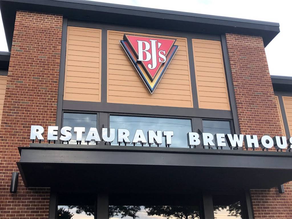 BJs Restaurant & Brewhouse | restaurant | 19470 Haggerty Rd, Livonia, MI 48152, USA | 7343578530 OR +1 734-357-8530