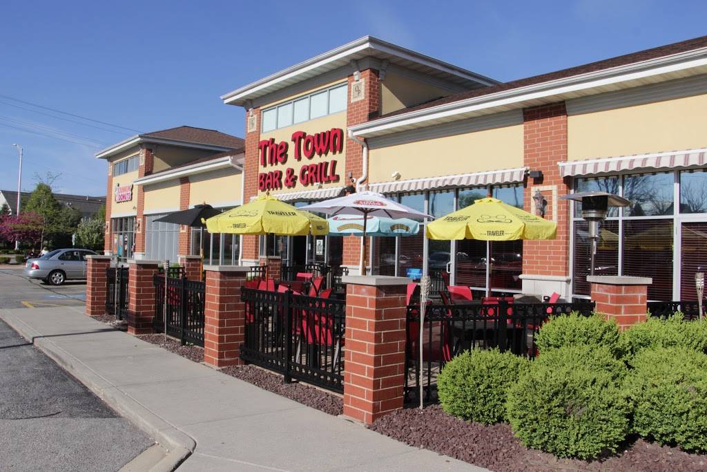 The Town Bar & Grill | restaurant | 2681 E New York St, Aurora, IL 60502, USA | 6304999975 OR +1 630-499-9975