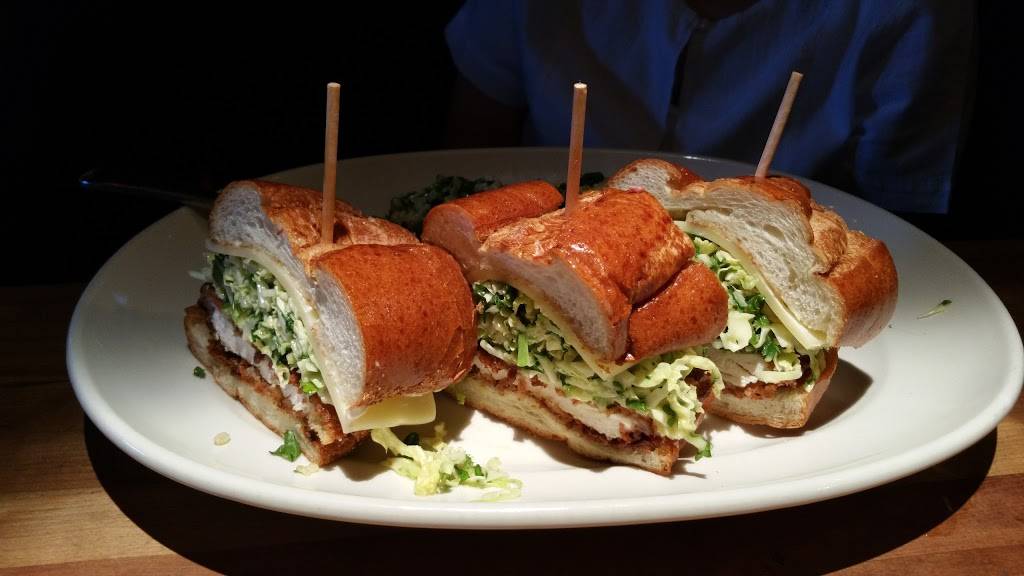 Houstons | restaurant | 2991 Michelson Dr, Irvine, CA 92612, USA | 9498330977 OR +1 949-833-0977