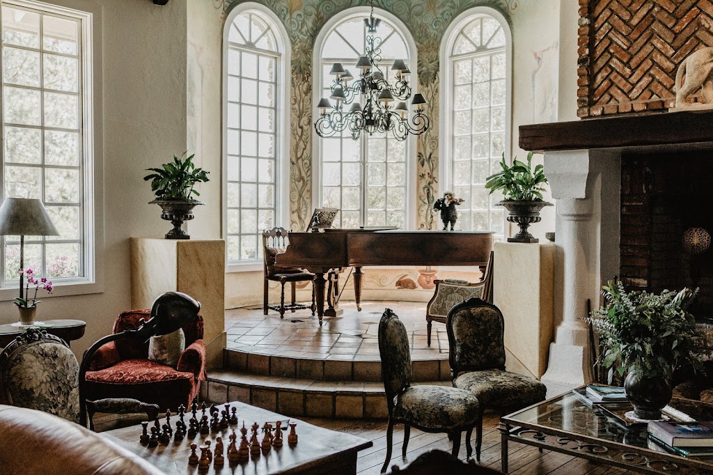 Chateau du Sureau | restaurant | 48688 Victoria Ln #9215, Oakhurst, CA 93644, USA | 5596836860 OR +1 559-683-6860